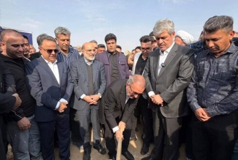 مراسم کلنگ‌زنی پالایشگاه نفت گچساران با حضور مردم و مسئولین
